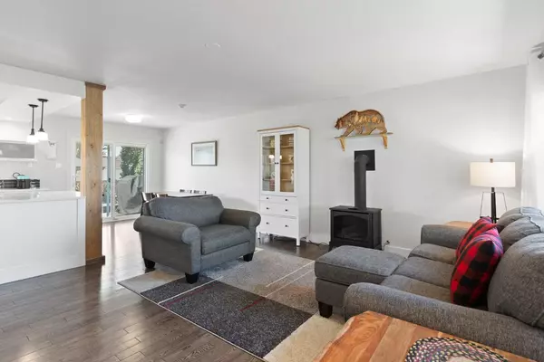 High River, AB T1V 1H6,81 3 ST SE