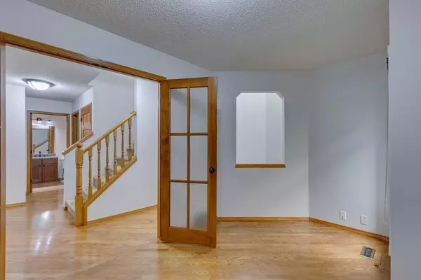 Calgary, AB T2Y 3K2,54 Somerset WAY SW