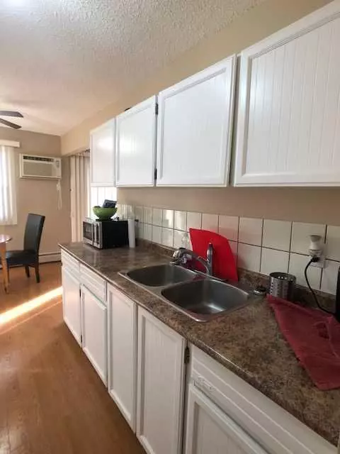 Medicine Hat, AB T1A7M1,663 12 ST NW #315