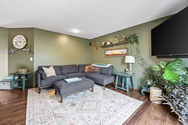 Didsbury, AB T0M0W0,245 200 Valarosa PL