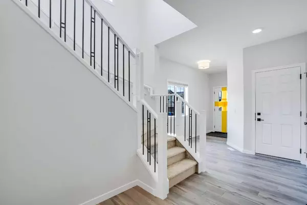 Calgary, AB T3J 2K6,6 Homestead CIR NE