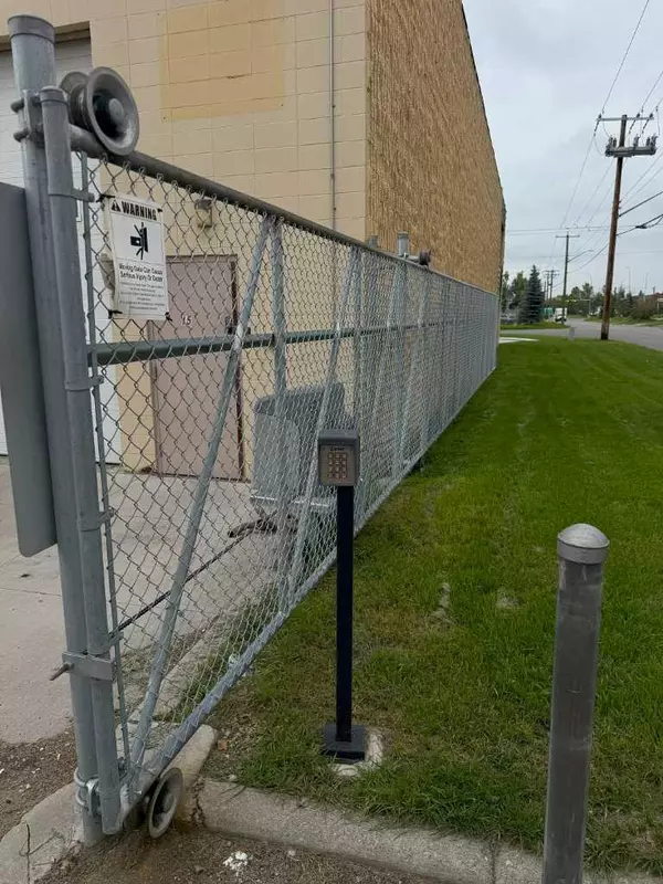 Calgary, AB T2C2H9,4063 74 AVE SE #12
