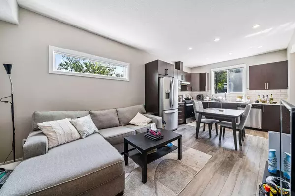 Calgary, AB T3N 1M6,90 Redstone WAY NE