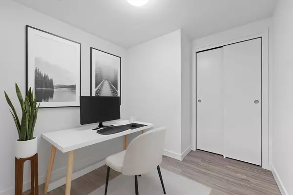 Calgary, AB T2P 1R8,730 2 AVE SW #913