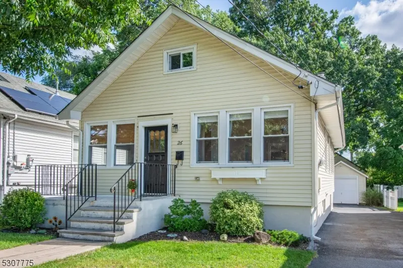 26 Mawhinney Ave, Hawthorne Boro, NJ 07506