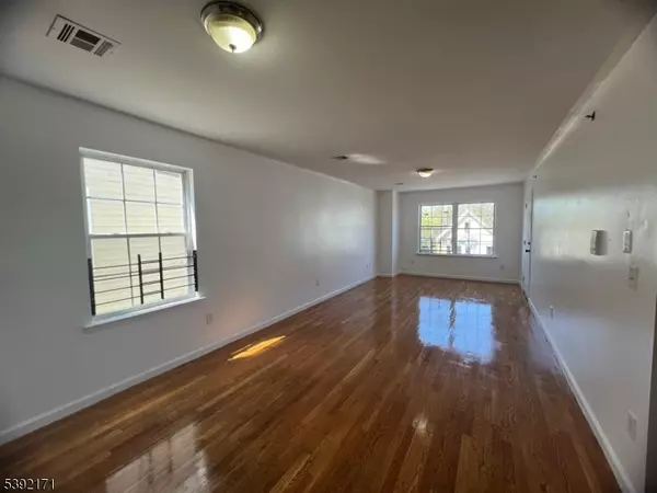 Newark City, NJ 07108,28 Kent St