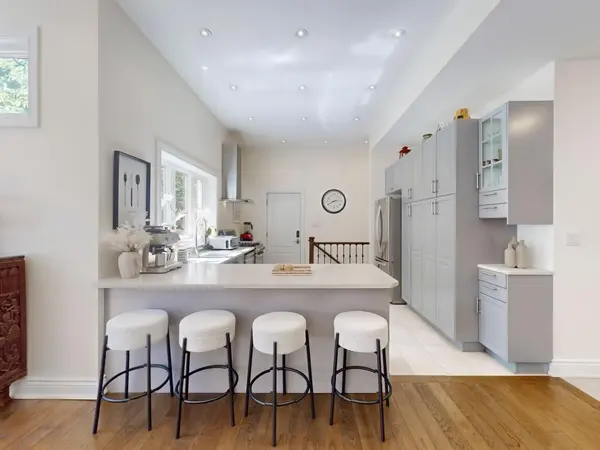 12 Addison CRES, Toronto C13, ON M3B 1K8