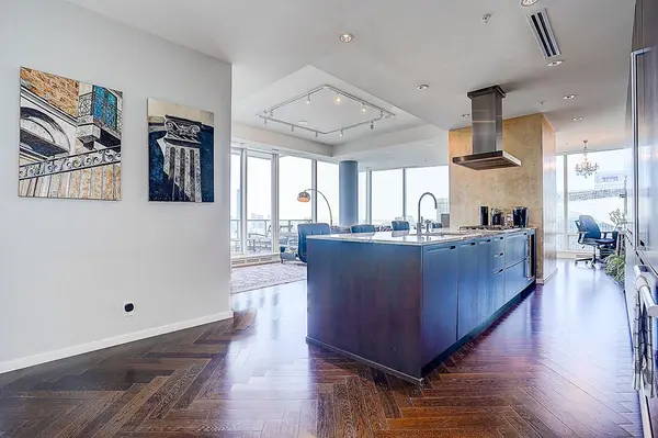 180 University AVE #5404, Toronto C01, ON M5H 0A2