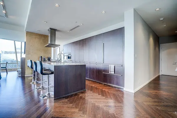 180 University AVE #5404, Toronto C01, ON M5H 0A2