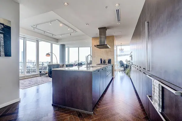 180 University AVE #5404, Toronto C01, ON M5H 0A2