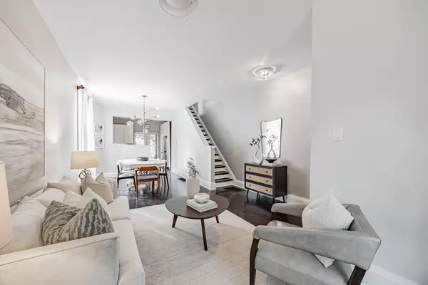 Toronto E01, ON M4L 2Y9,230 Ashdale AVE