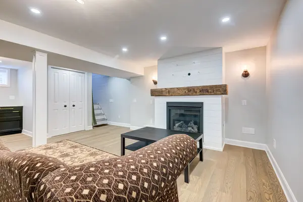 Halton Hills, ON L7J 1V7,186 Jeffrey AVE #Lower