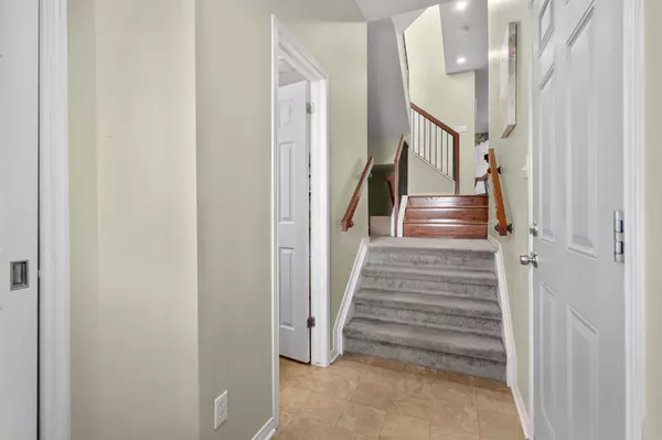 Kanata, ON K2M 0A8,215 Catamount CT
