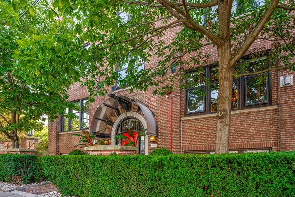 Toronto W02, ON M6P 3N8,371 Wallace AVE #10