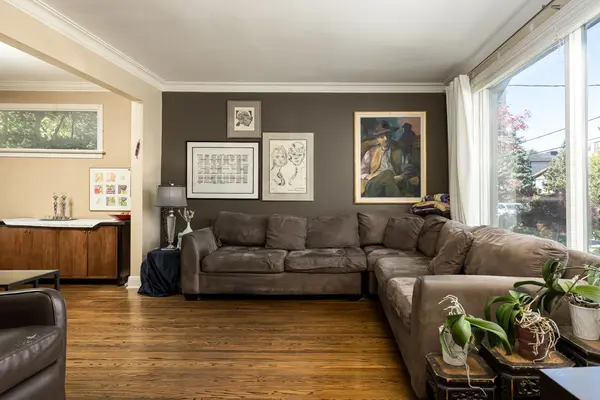 Toronto C04, ON M5N 1Z8,109 Frontenac AVE