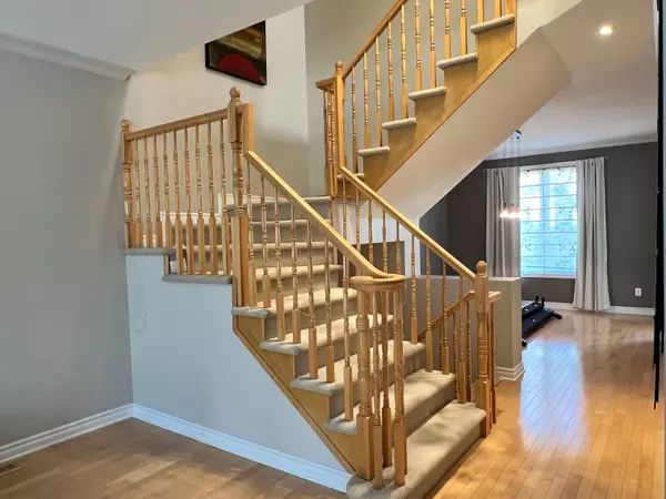 Barrhaven, ON K2J 0H3,129 TAPESTRY DR