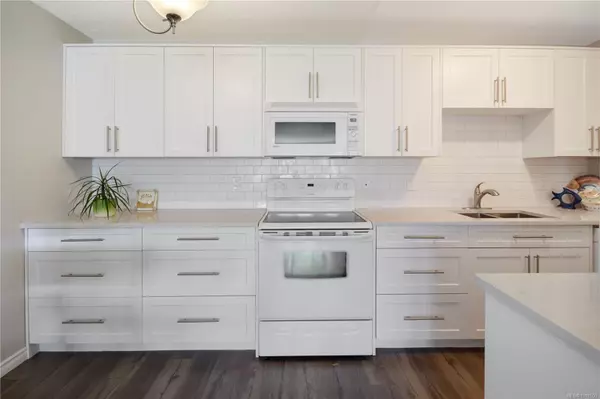 Nanaimo, BC V9S 5P4,2815 Departure Bay Rd #320