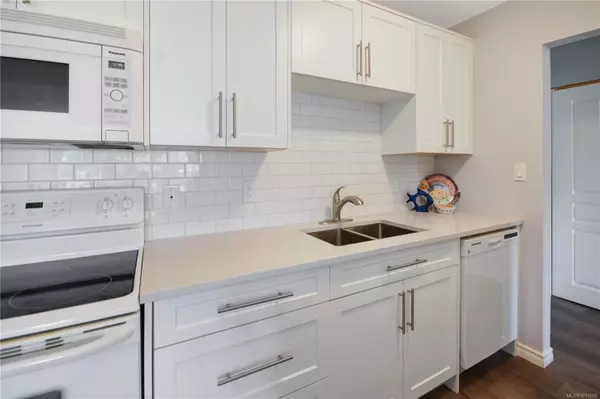 Nanaimo, BC V9S 5P4,2815 Departure Bay Rd #320