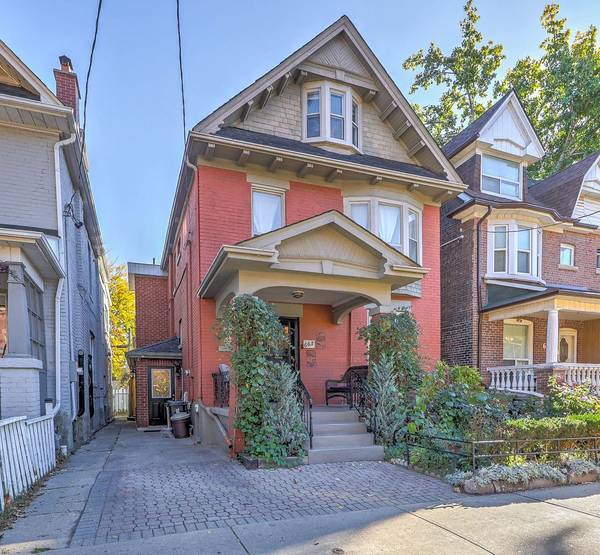 667 Pape AVE,  Toronto E01,  ON M4K 3S4