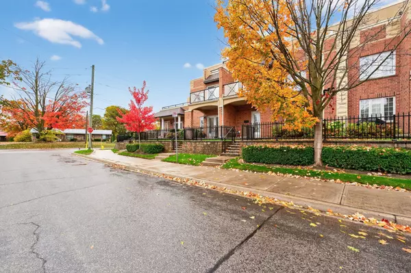 Barrie, ON L4N 5A2,23 White Oaks RD