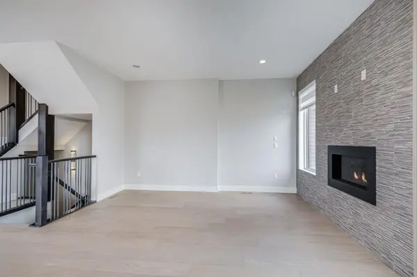 2985 12 AVE SW, Calgary, AB T3H 5Z6