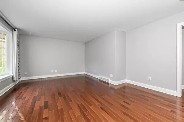 Russell, ON K4R 1E5,404 Bouchard ST