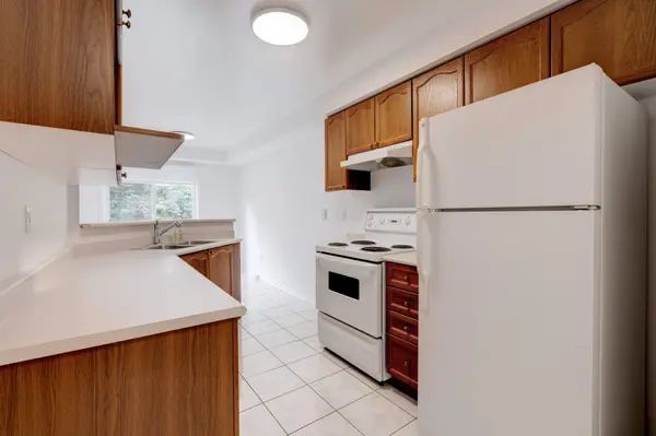 Burlington, ON L7L 7A1,626 Iris CT