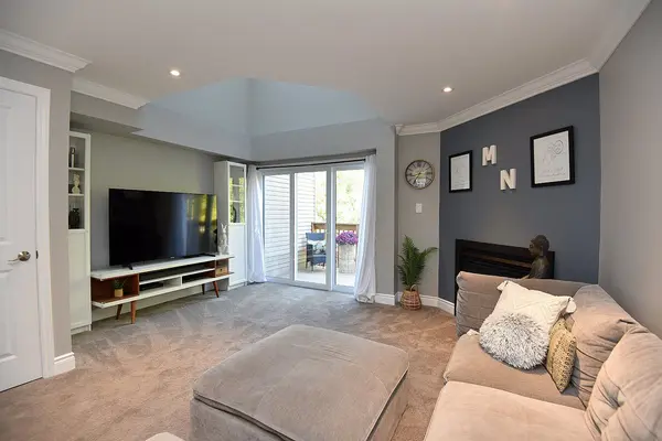 Burlington, ON L7M 4G7,2075 Walkers Line #203