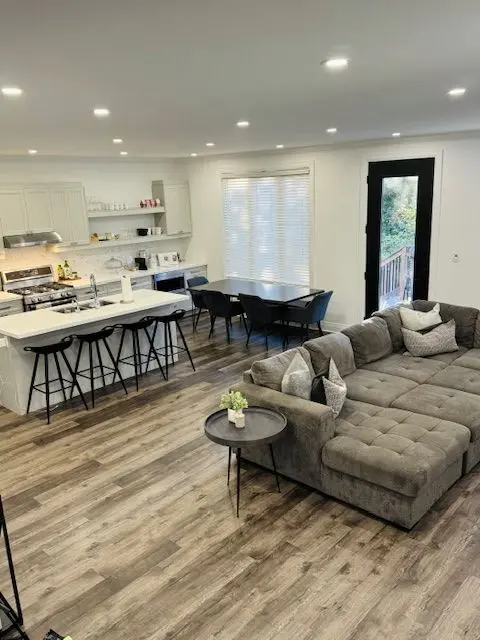 Kingston, ON K7L 3X8,220 Collingwood ST