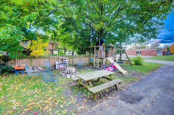 Tillsonburg, ON N4G 2M5,43 Earle ST