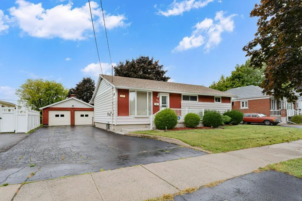 Kingston, ON K7K 4T8,904 Victoria ST