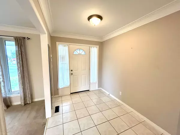 Belleville, ON K8N 5X6,11 Sumac TER