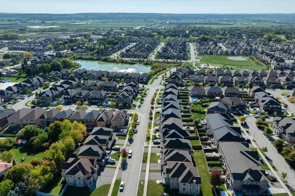 Bradford West Gwillimbury, ON L3Z 0W1,6 Barrow AVE