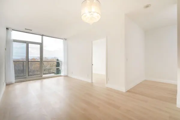 Toronto W06, ON M8V 0B2,2230 Lake shore BLVD W #303