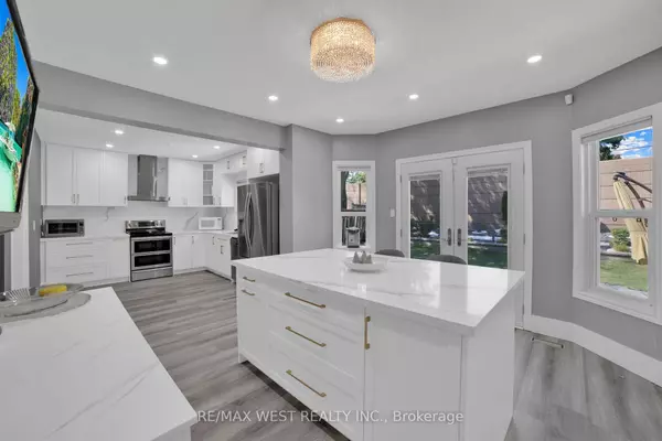 Oakville, ON L6H 4J4,339 Parklane RD