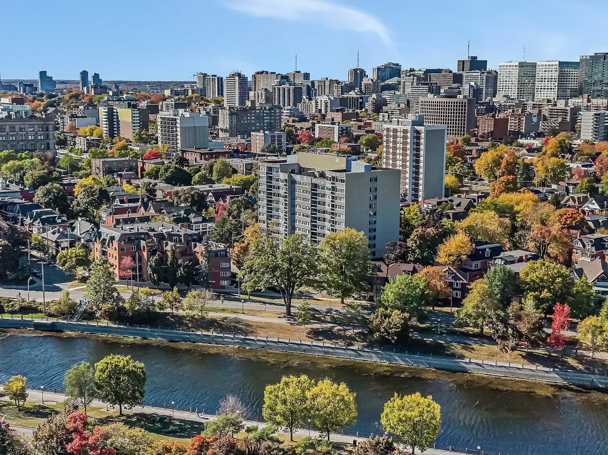 Ottawa Centre, ON K2P 2G1,60 McLeod ST #402