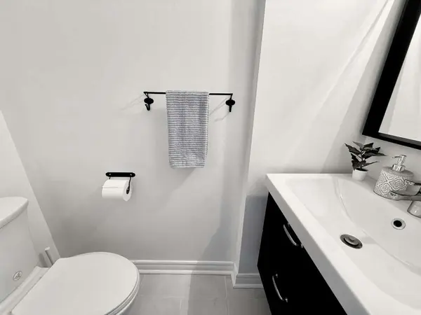 Toronto W04, ON M6A 3E7,760 Lawrence AVE W #15