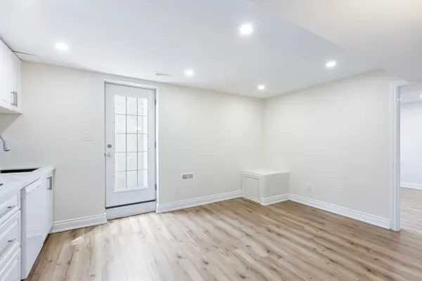 Milton, ON L9T 0E7,802 Yates DR #Basement