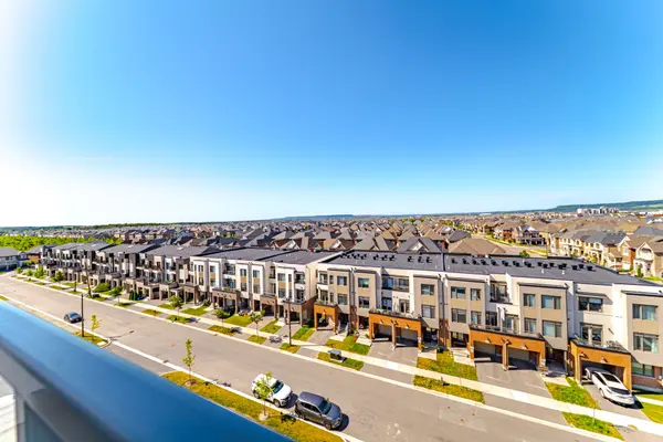 Milton, ON L9E 1B3,1440 Clarriage CT #602