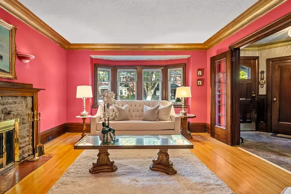 Toronto W02, ON M6P 3H9,45 Birchview CRES