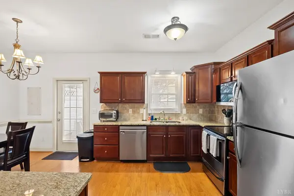 824 Wiggington RD, Lynchburg, VA 24502
