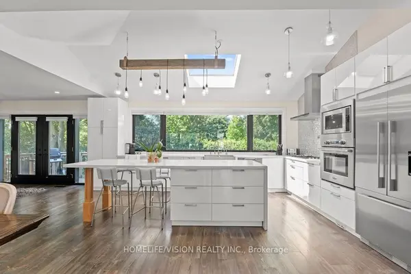 Toronto W04, ON M6B 3K3,10 Majestic CT