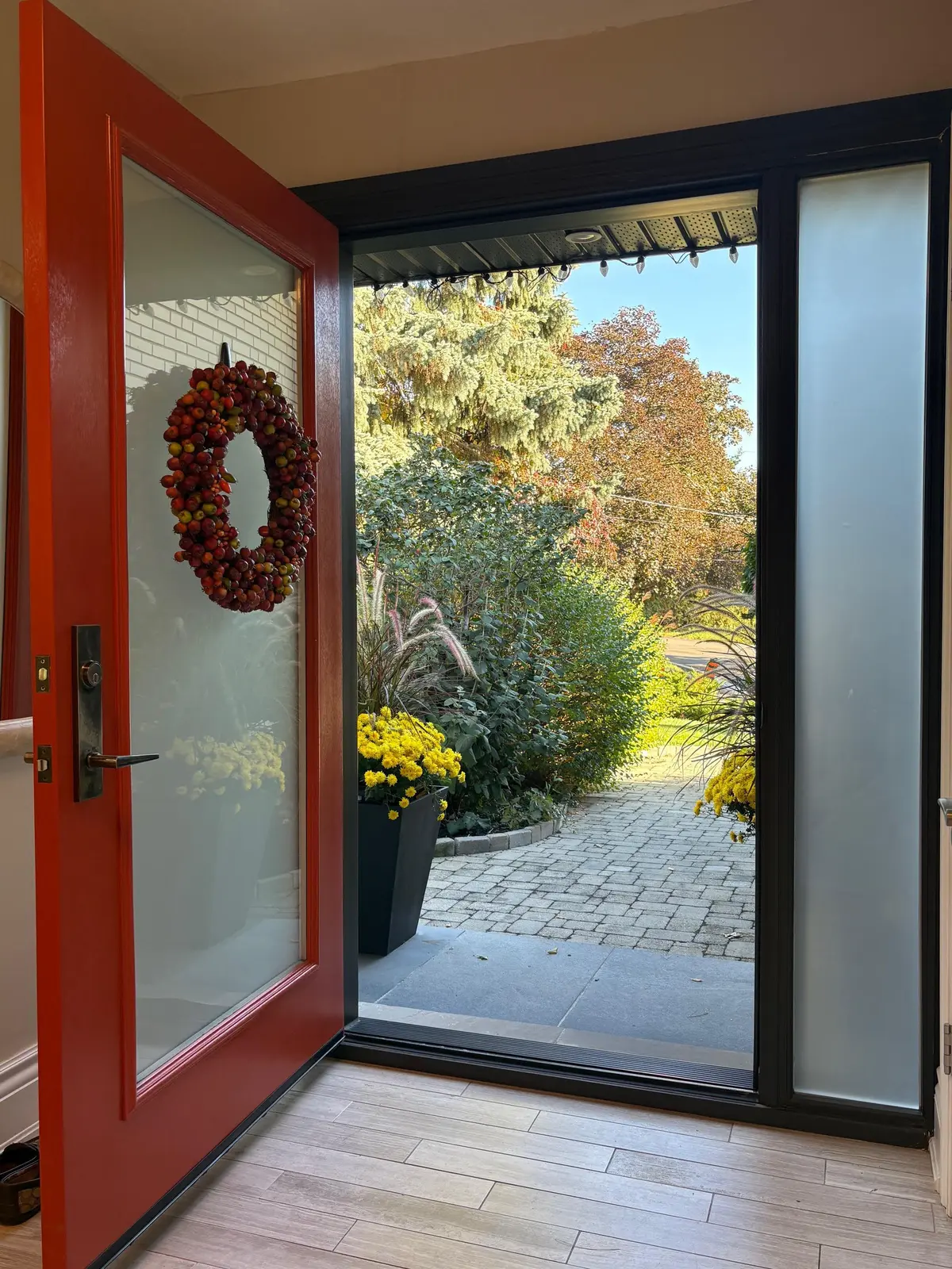 Toronto W08, ON M9B 2P5,8 Hillavon DR