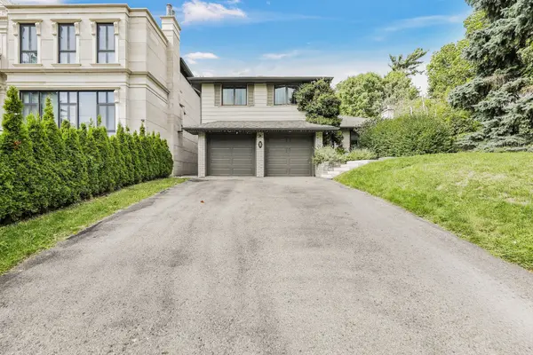 Toronto W08, ON M9B 2P5,8 Hillavon DR