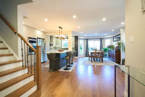 Oakville, ON L6M 4B1,1493 Warbler RD