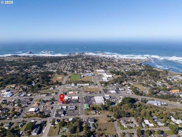 1092 ALABAMA AVE SE, Bandon, OR 97411
