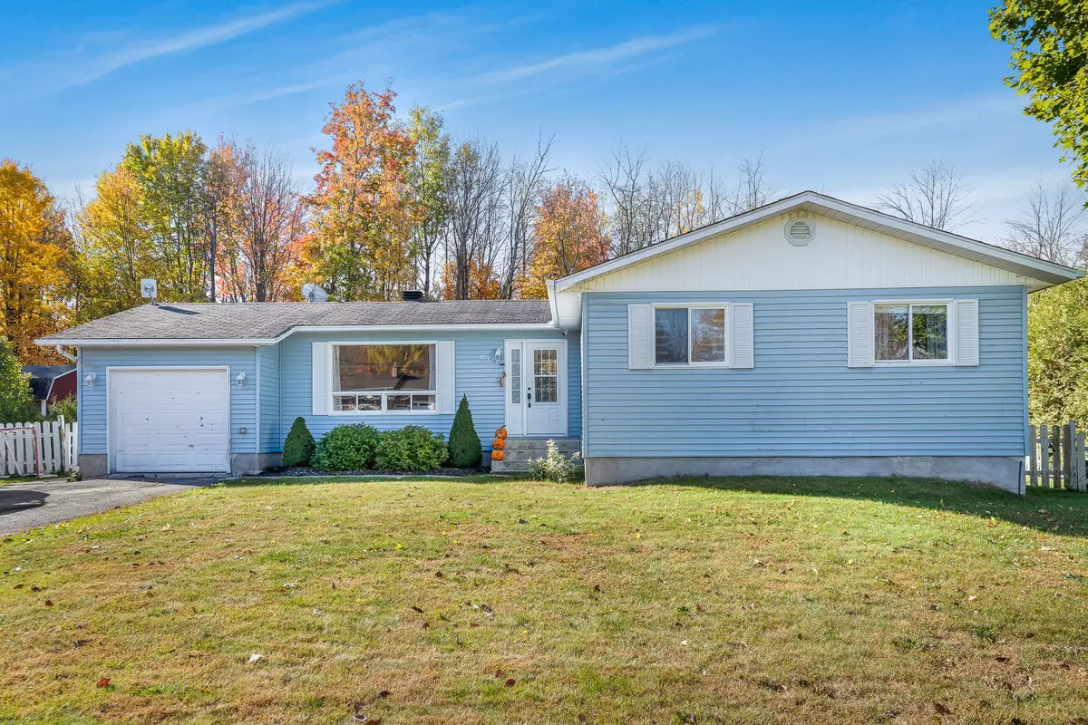 Champlain, ON K6A 2R2,912 Pattee RD E