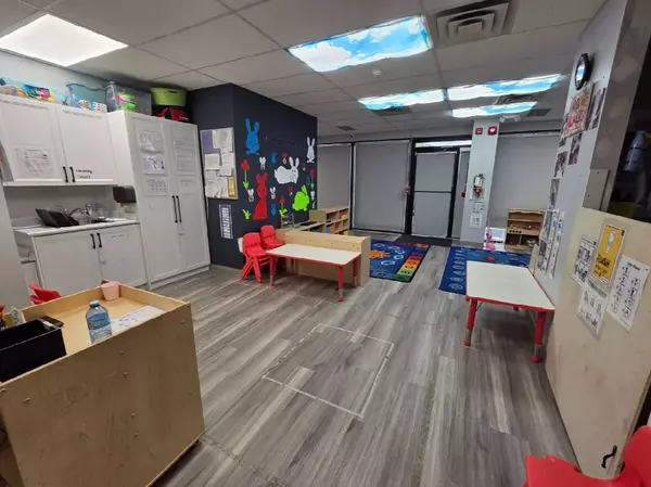 Oakville, ON L6K 3V3,700 Dorval DR #108/111