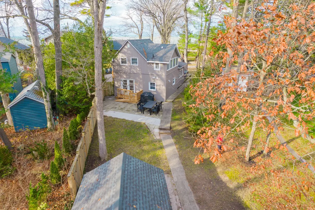 Lambton Shores, ON N0M 1T0,42 SHORELINE DR