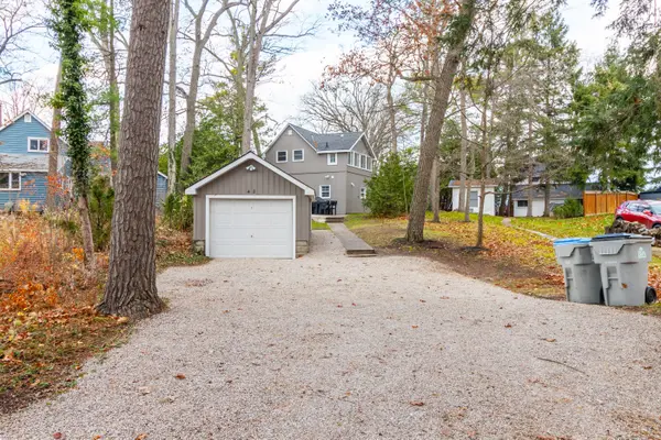 Lambton Shores, ON N0M 1T0,42 SHORELINE DR